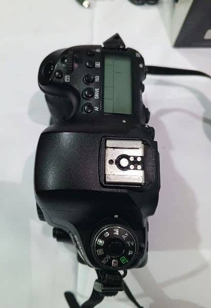 Canon 6D Mark II With Vertical Battery Grip 5