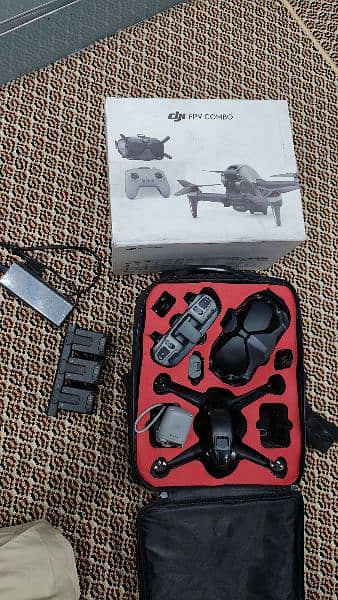 DJI FPV Fly More Combo with motion controller 1