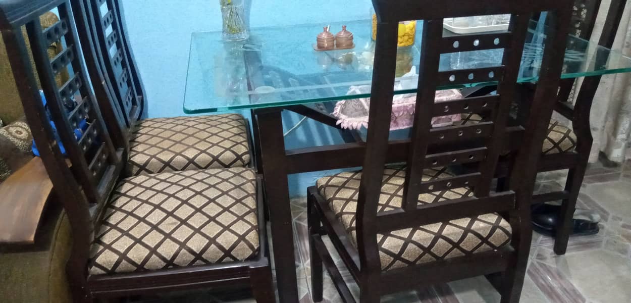 Dinning table wood with 4 chairs. 3
