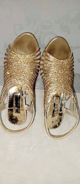 BEAUTIFUL GOLDEN AND SILVER SANDALS 1