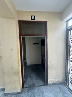 single room flat available for rent 0
