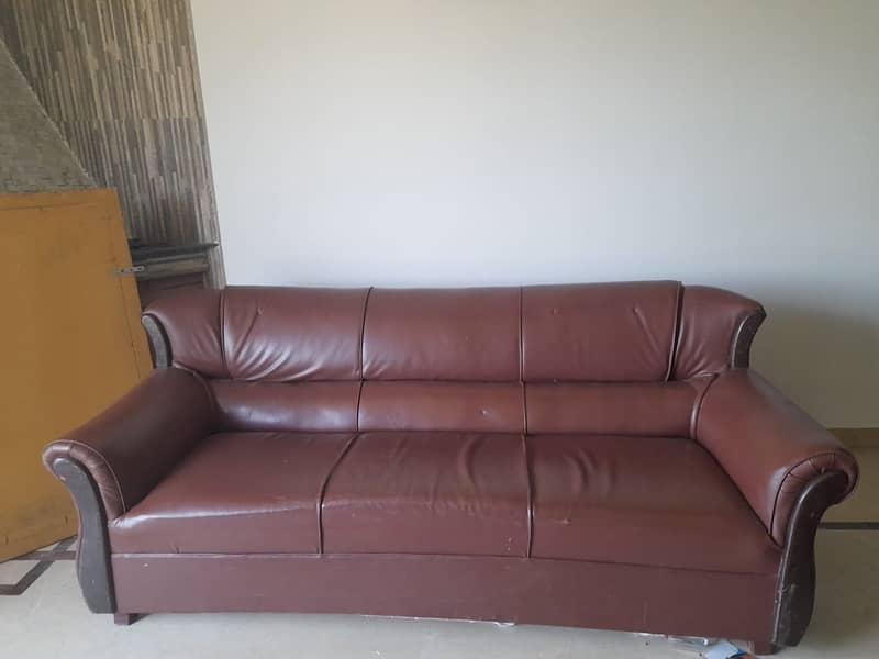 5 seat Sofa set in good condition perfect for living room 1