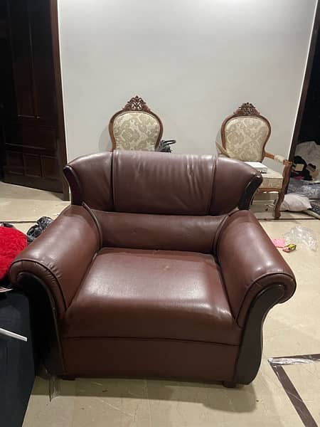 5 seat Sofa set in good condition perfect for living room 2