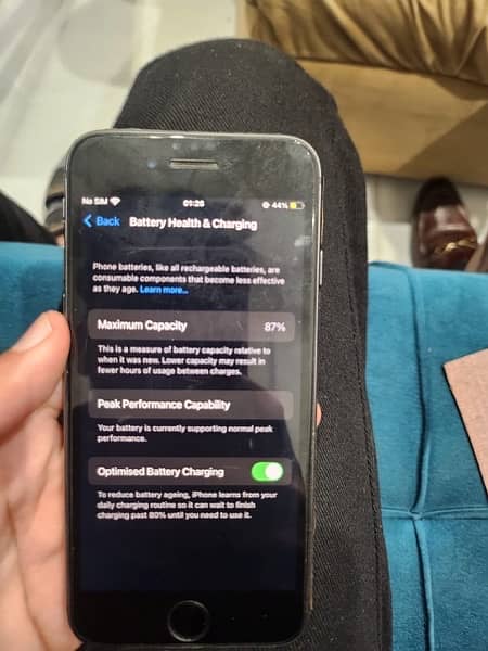 iPhone 8 condition 10/10 64 gb totally genuine only kit 8