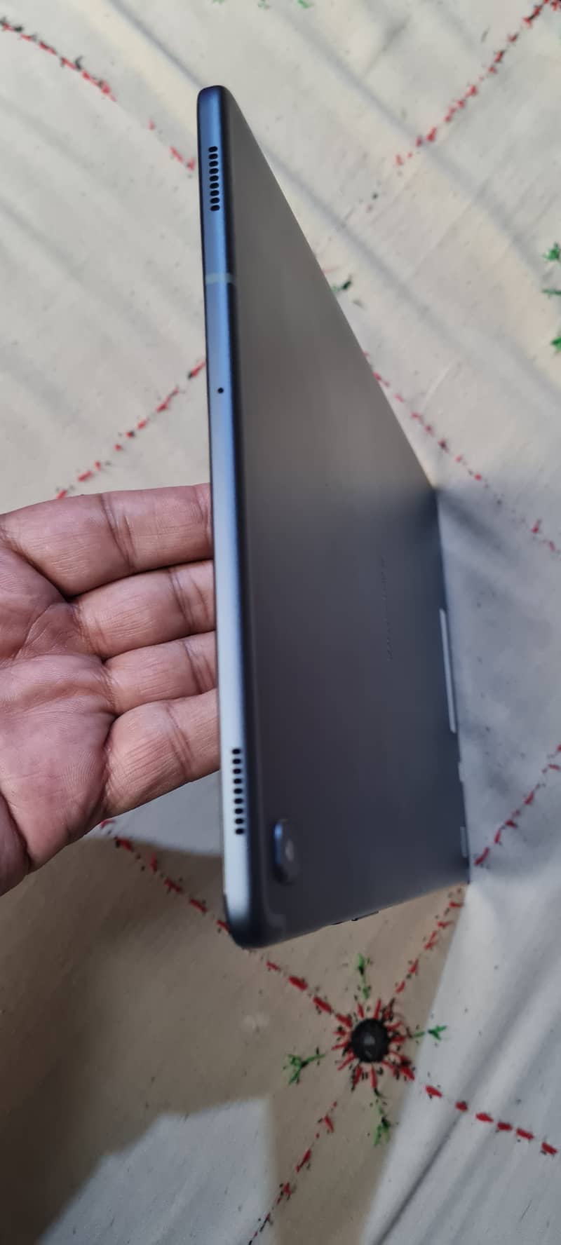 Samsung flagship tab S5e. . 10 by 10 condition 9