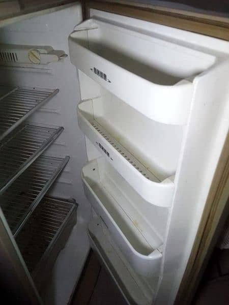 Dawlance fridge 10