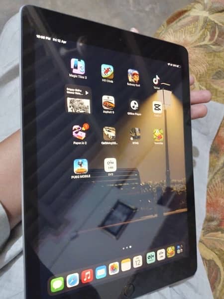 Apple iPad 6generation 16.4 best for gaming 128 gb 2