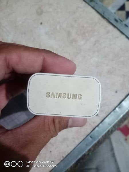 I am selling this Orignal Samsung charger. . . 0
