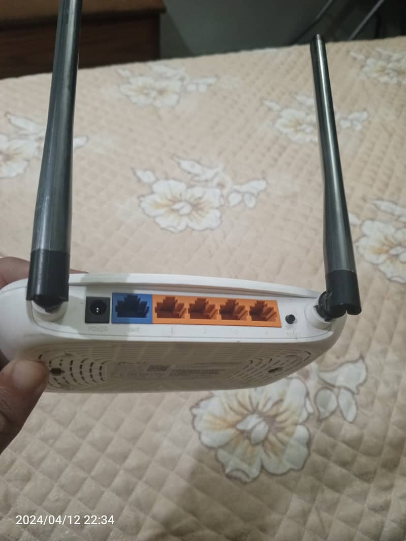 TP Link wifi router 2 antenna 1