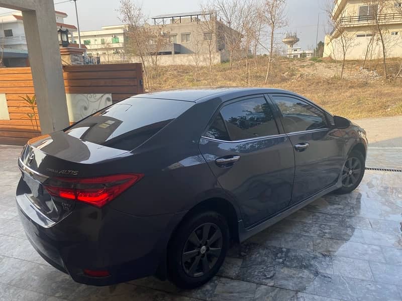 Toyota Corolla Altis 1.8 3