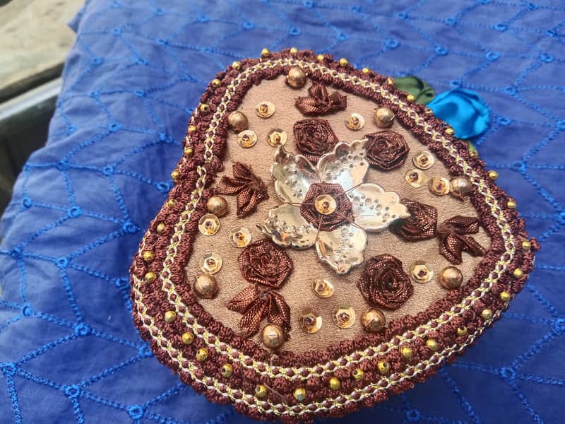 Brand New Handmade Heart-Shaped Jewelry Box - 2000 Rs 8