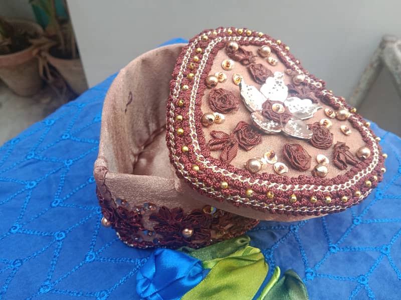 Brand New Handmade Heart-Shaped Jewelry Box - 2000 Rs 9