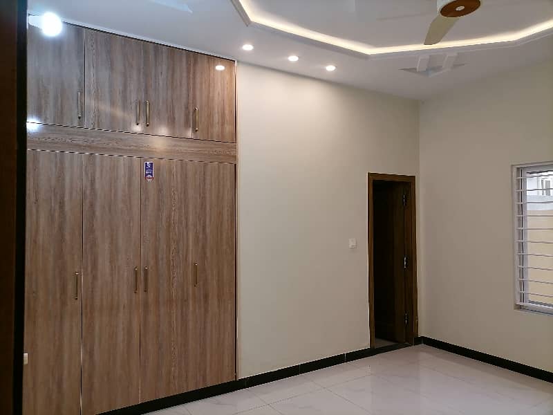 Affordable Flat For rent In Gulberg 3