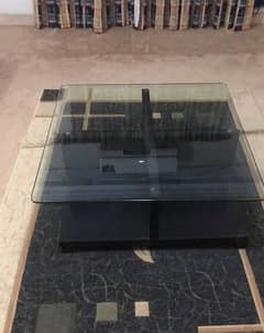 good in condition wid good quality glass 1 center table & 2 side table 0