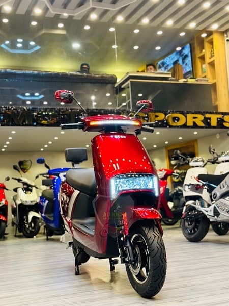 EVEE SCOOTER SCOOTER AUTOMATIC MALE BOYS GIRLS LADIES RAMZA YADEA EVEE 18