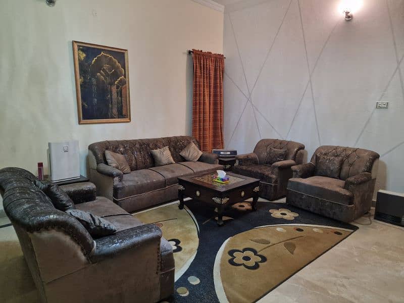 7 Seater Sofa Immaculate Condtion 2