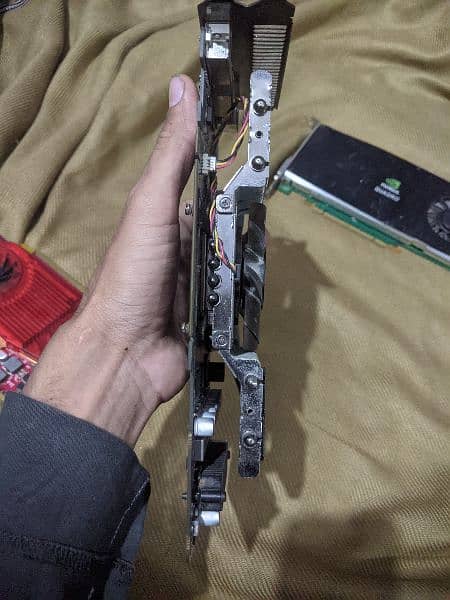 4 sell graphic card display issue spare part kam a sakte hain 4
