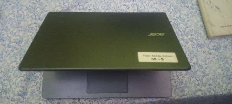 laptop in small body Acer 740 0