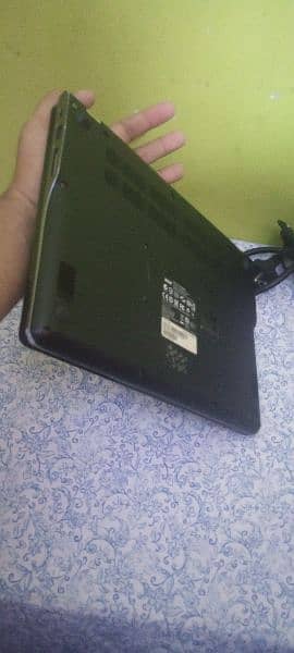 laptop in small body Acer 740 2