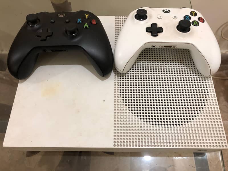 Xbox One S 1TB 2 Original Controllers 9 Pre installed Games 0
