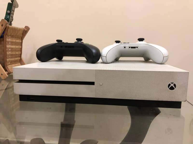Xbox One S 1TB 2 Original Controllers 9 Pre installed Games 2