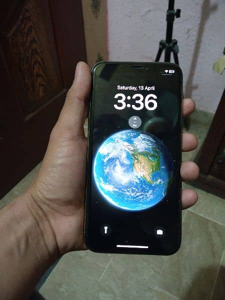 i phone XS Non PTA Factory unlock 64GB 10 by 10 condition 2