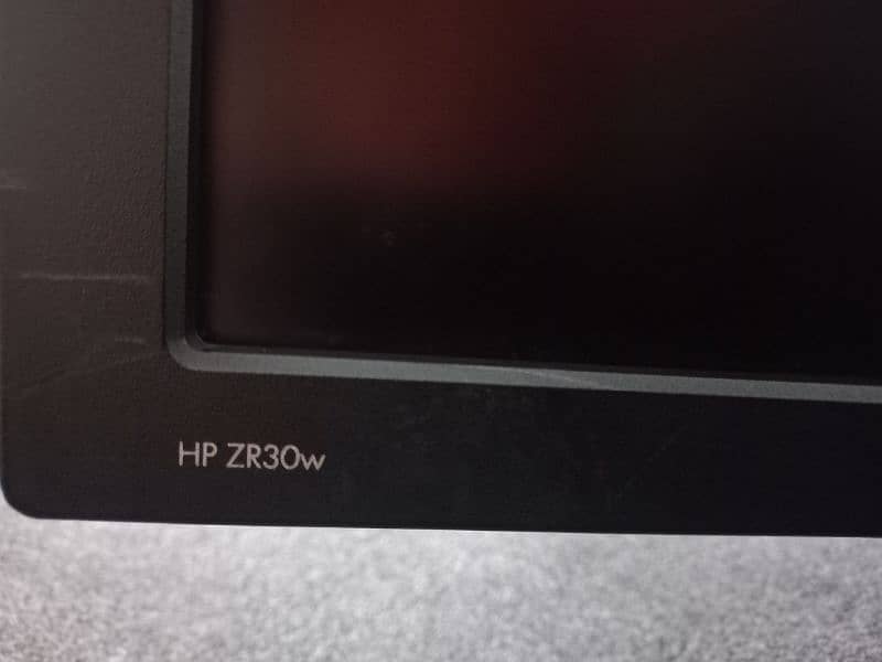 30 inch IPS HP ZR30w 2