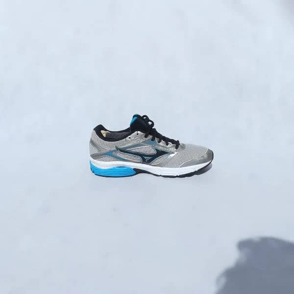 Muzino wave legend 3 Sports Shoe(Runners , Athlete shoe) size 39~40 EU 1