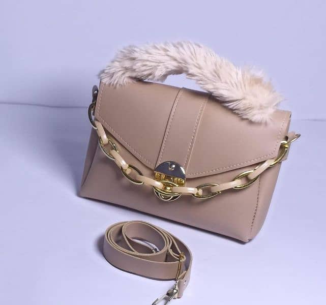 Women's Chunky Chain Purse With Fur 1