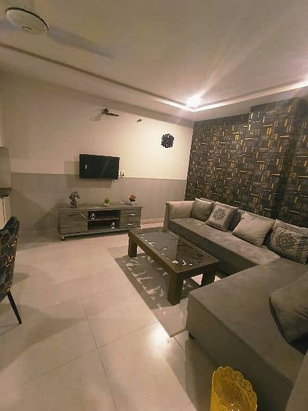 B-17 PER DAY fully furnished flat available for rent 4