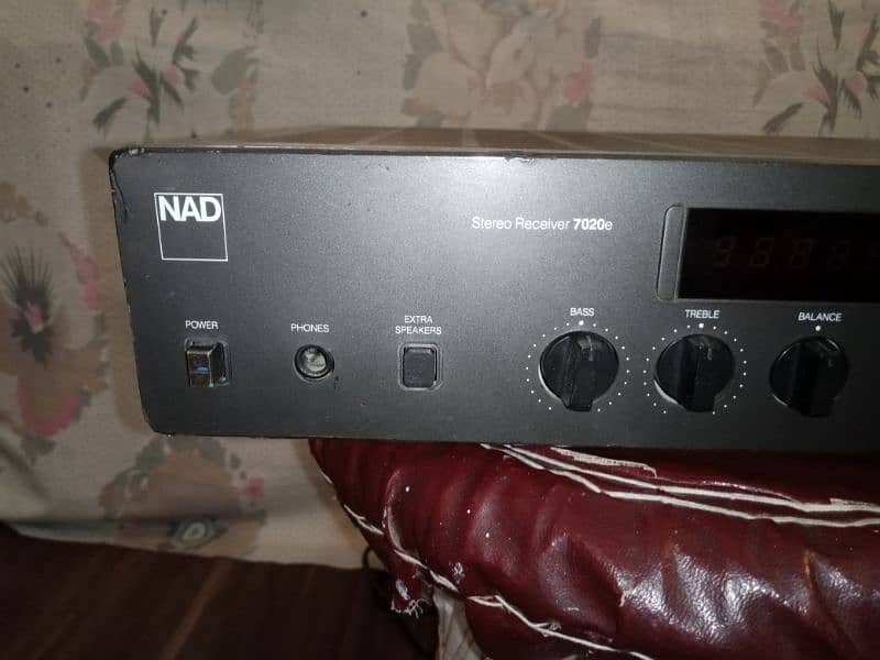 NAD 7020e amplifier 2