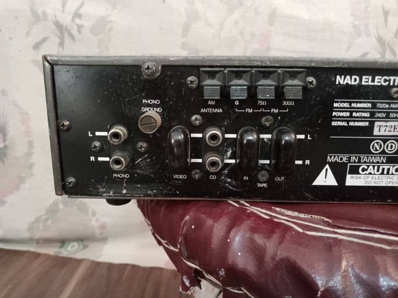 NAD 7020e amplifier 8