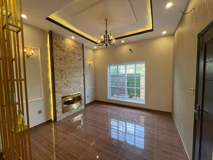 8 Marla Luxury House Available For Rent In Umar Block Bahria Town Lahore 1