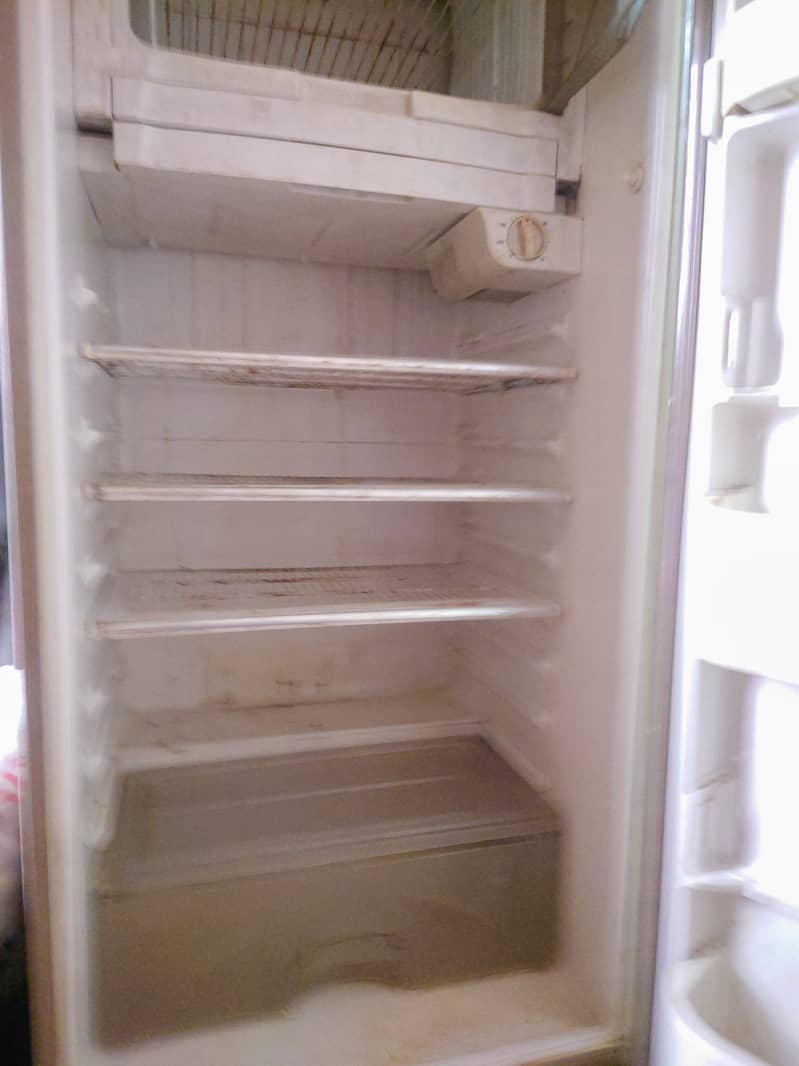 Selling refrigerator 0