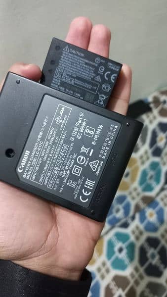 canon LP E17 Battery & charger 0