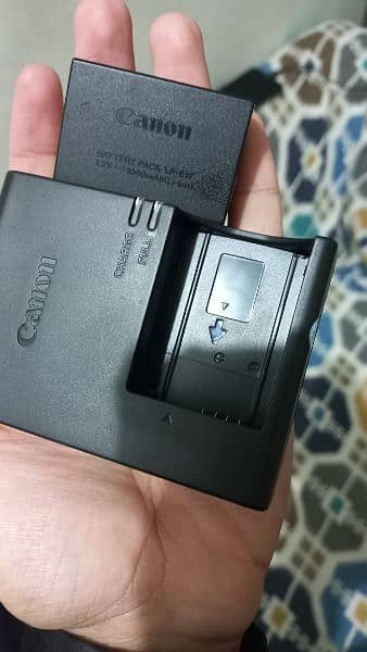 canon LP E17 Battery & charger 2
