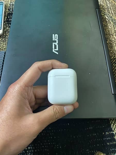 Apple airpods 0