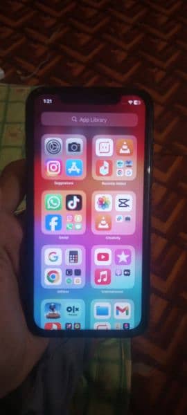 iPhone XR 64GB battery health 81 face ID ok all ok but screen some 4