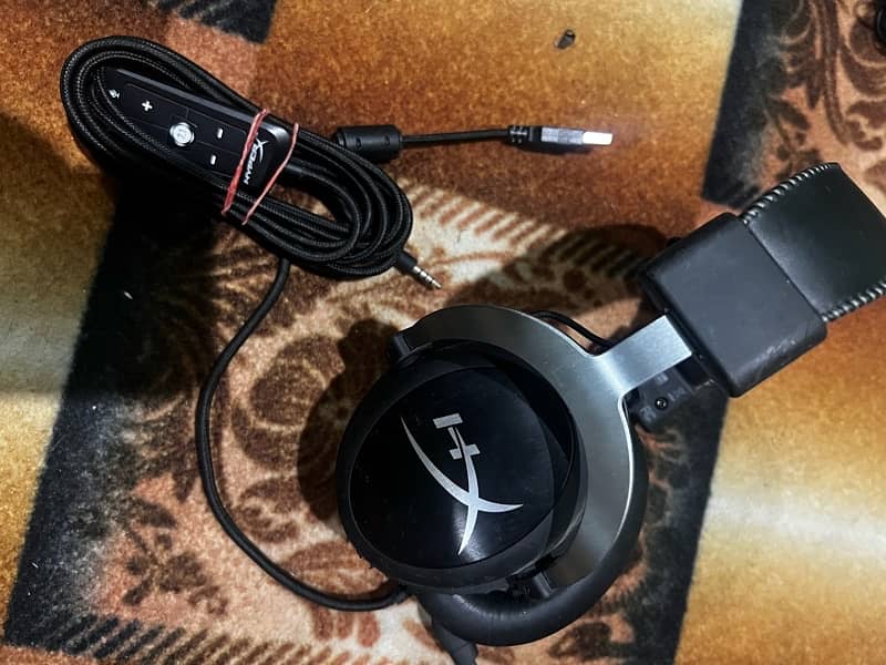 hyper x cloud 2 gaming headphones original along with sound card 6