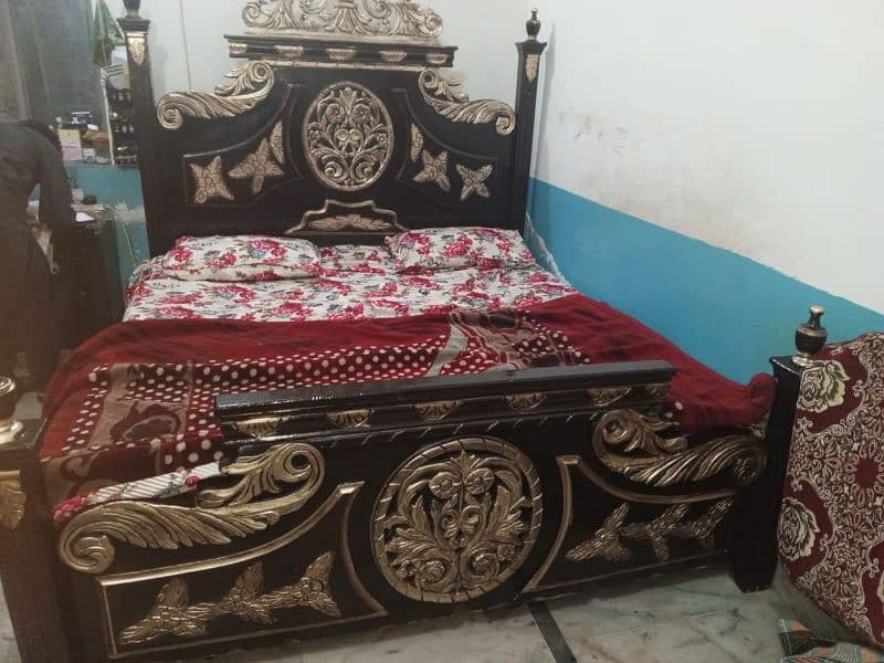 bed, divider ,dressing table,side tables. 
condition: 10/10 0