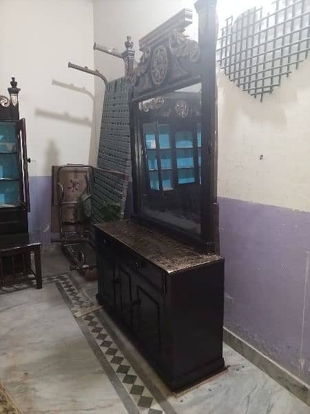 bed, divider ,dressing table,side tables. 
condition: 10/10 8
