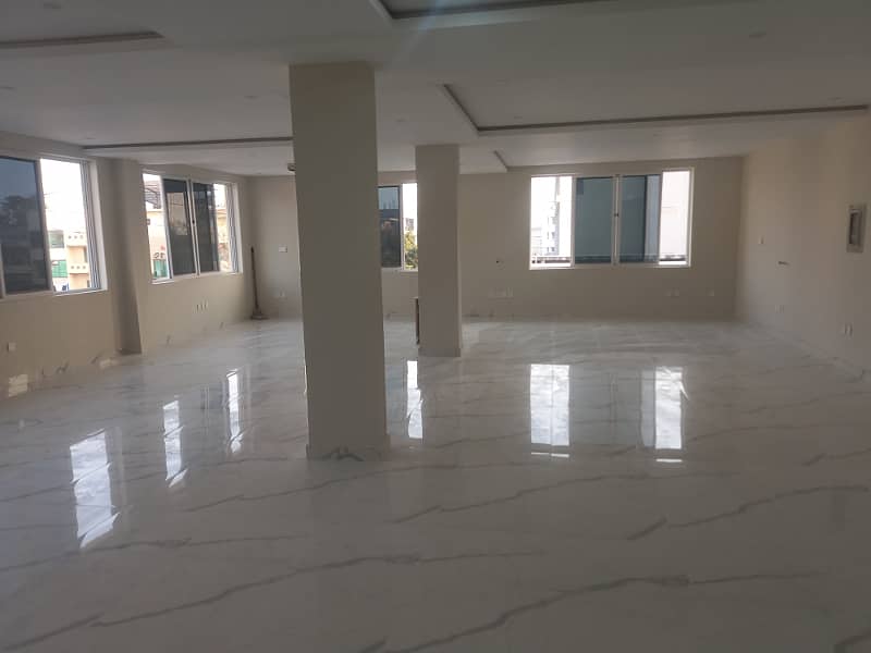 Blue area office 6000 square feet jinnah avenue for Rent 4