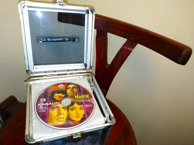 CD/DVD Storage Aluminium Case with Original Classic Dvd's 4