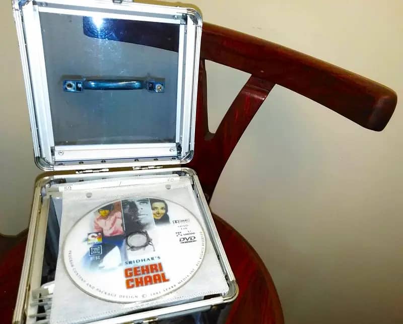 CD/DVD Storage Aluminium Case with Original Classic Dvd's 5