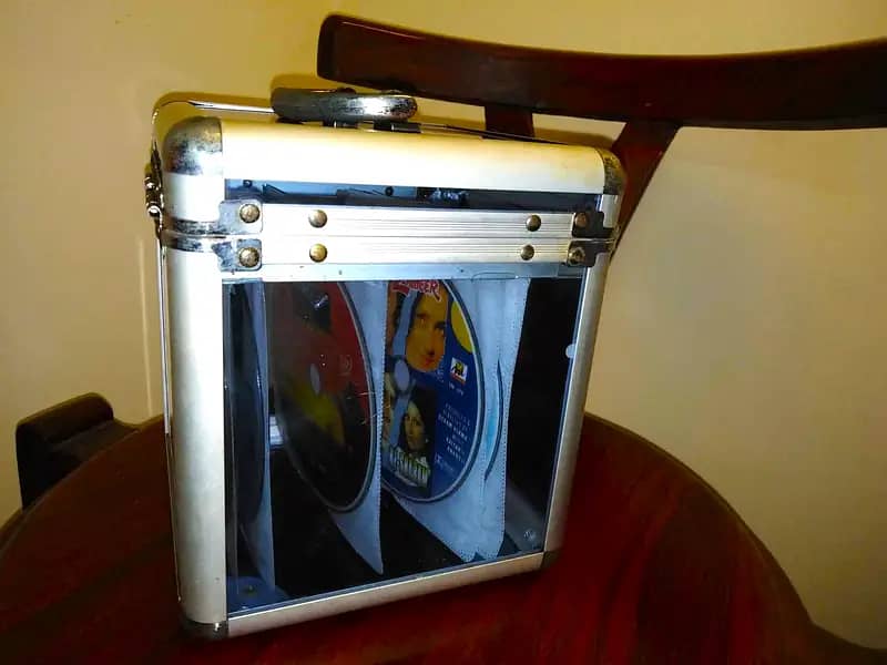 CD/DVD Storage Aluminium Case with Original Classic Dvd's 7