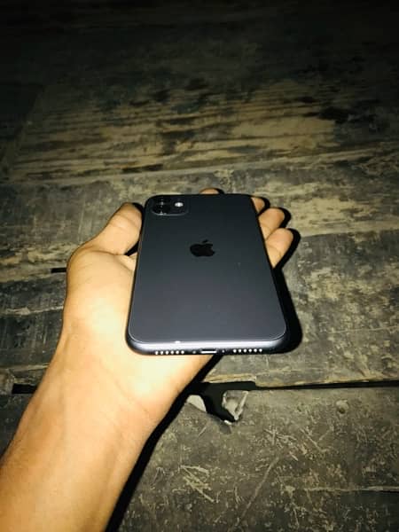 iphone 11 jv black colour condition 10by 9.5 with box 1