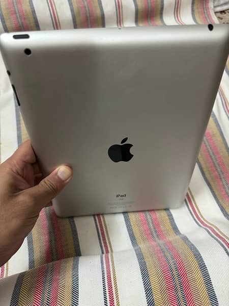 Apple iPad 2 (16 GB) 6