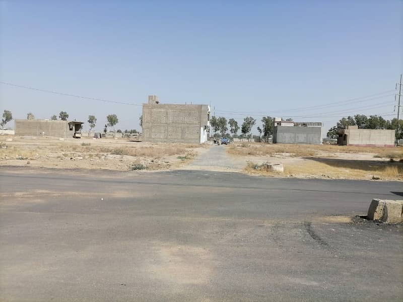 Prime Location Commercial Plot In Saadi Garden - Block 5 Sized 200 Square Yards Is Available 2