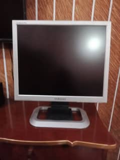 Samsung 17 " Lcd with Hydraulic Stand