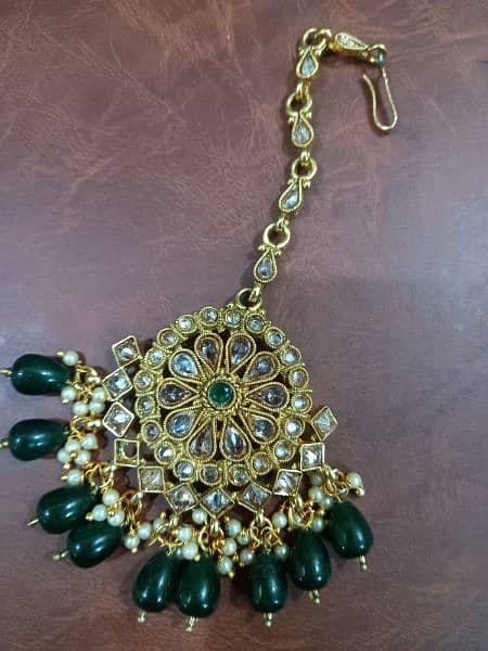 beautiful golden with green stones bindia 1
